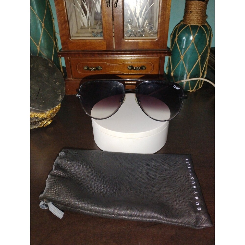 Quay Australia High Key 111 Aviator Sunglasses Black Gradient w/ Case Very Good